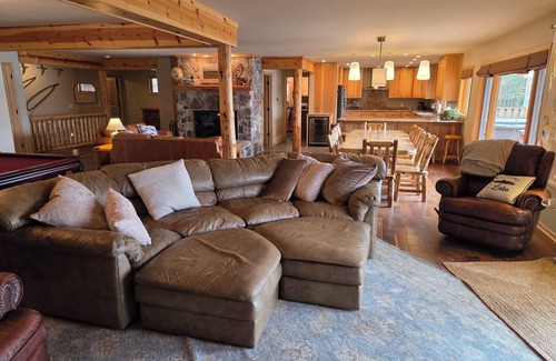 Coloma House | Sugar Sand Beach House 8bd/7 bath/Sleeps30/Jetski