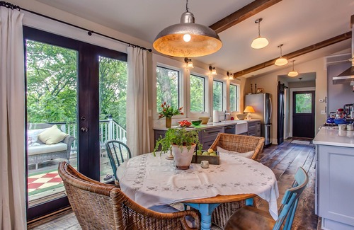 Historic Downtown Franklin Cottage | Sugar Shack - Luxury Farmhouse Style Cottage in the heart of Downtown Franklin