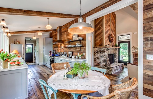Historic Downtown Franklin Cottage | Sugar Shack - Luxury Farmhouse Style Cottage in the heart of Downtown Franklin