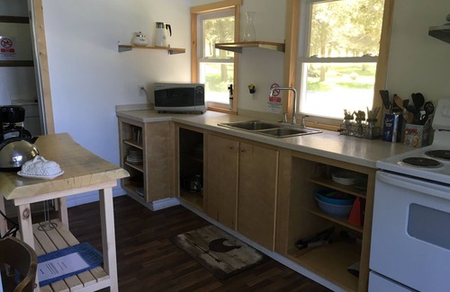 Milford Cabin | Sugar Shack- Rustic Waterfront 3 Bedroom Cottage