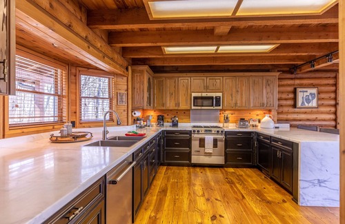 Banner Elk House | Sugar View Retreat - Great mountain views, fire pit, quiet neighborhood!