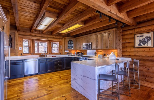 Banner Elk House | Sugar View Retreat - Great mountain views, fire pit, quiet neighborhood!