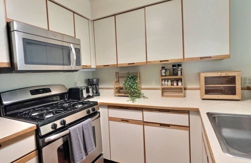 Killington Apartment | SugarBear- Pool, AC, Sauna, Gym, Tennis!