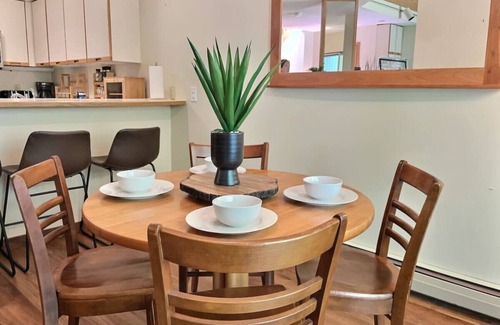 Killington Apartment | SugarBear- Pool, AC, Sauna, Gym, Tennis!