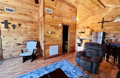Brookeland Cabin | Sugarberry Cabin