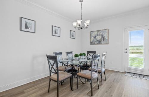 Lake Charles House | Sugarcane Dreamscape in Iowa, LA