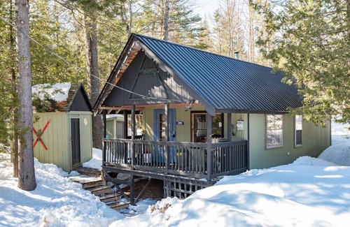 Carrabassett Valley Cabin | Sugarloaf camp - ski/outdoors rustic retreat