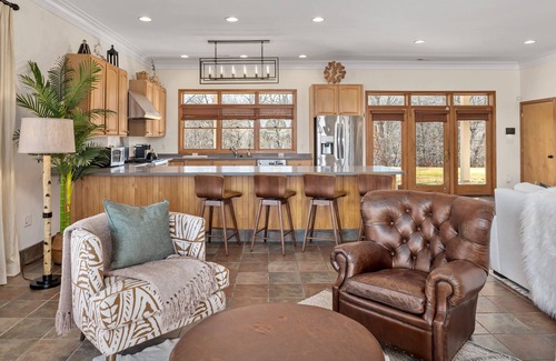 Urbana House | Sugarloaf Mountain Retreat- Explore a 300 Acre Estate, Hiking, Golfing, Biking