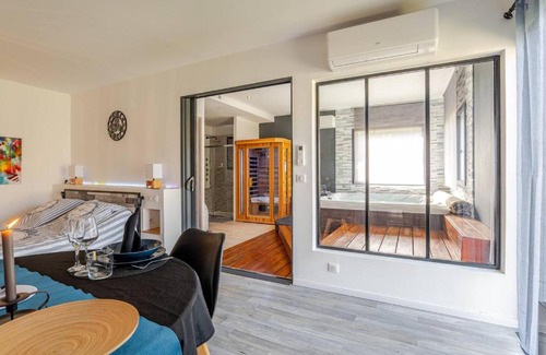 Les Mees Villa | Suit Dream Bleue