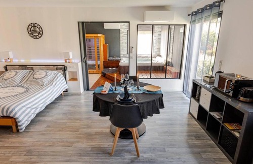 Les Mees Villa | Suit Dream Bleue