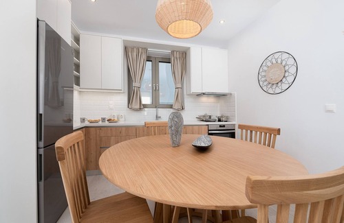 Neo Kalamaki Apartment | Suit Rizes near to the beach with pool