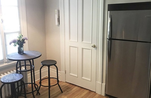 Montcalm House | Suite 01 - Comfortable suite in the Art District