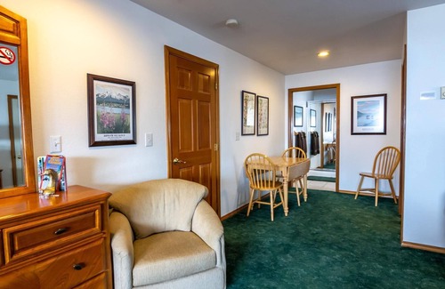 Haines Condo | Suite 1 Lynn View Lodge