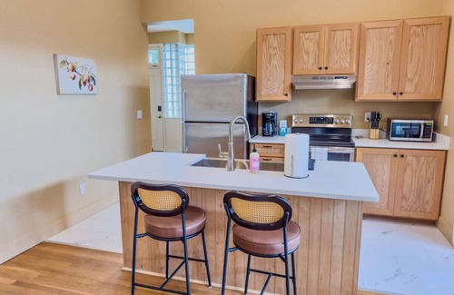 Medford Hotel | Suite 1 | Peach Street Inn