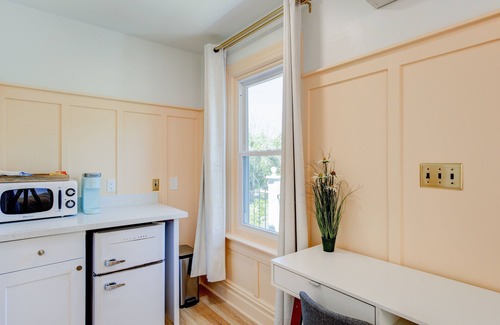 Springville Hotel | Suite 10 | Historic Art City Inn