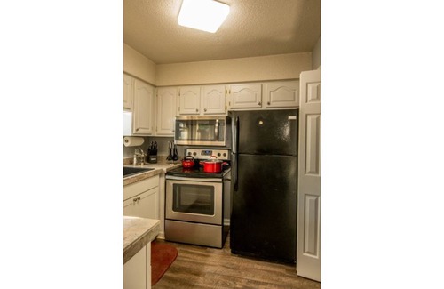 Madison House | Suite 102 in Madison."Quiet and Quaint"