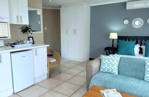 Beacon Bay Apartment | Suite 11- Deja' Blu Bed and Breakfast- East London