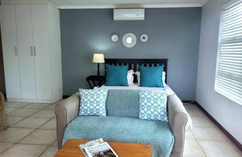 Beacon Bay Apartment | Suite 11- Deja' Blu Bed and Breakfast- East London