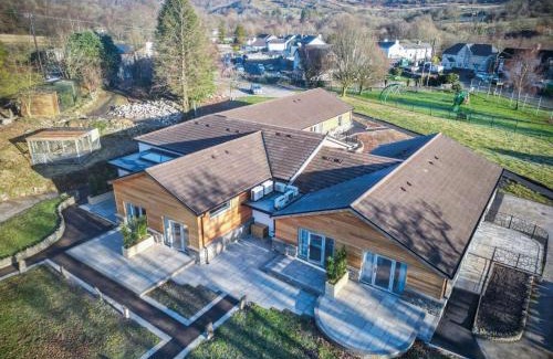 Pen-y-cae Apartment | Suite 11 - Sleeping Giant Hotel - Pen Y Cae Inn