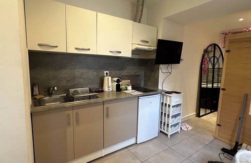 Esbly House | Suite 110 : Jacuzzi & Sauna Privatisé Avec Suite
