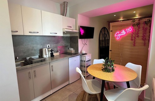 Esbly House | Suite 110 : Jacuzzi & Sauna Privatisé Avec Suite
