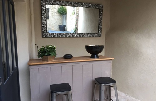 Lourmarin House | "SUITE 118 " Atypical apartment with terrace and SPA