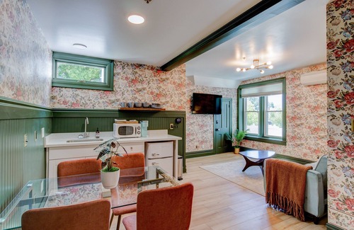 Springville Hotel | Suite 2 | Historic Art City Inn