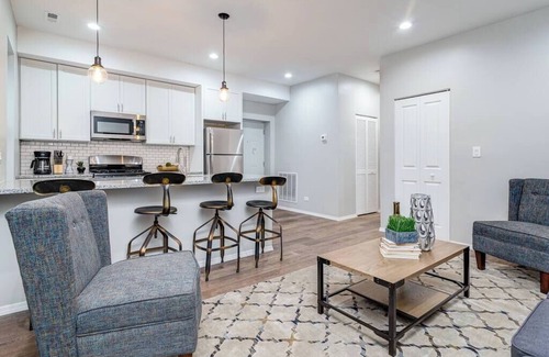 Sheffield Neighbors Apartment | Suite 2 on Southport 4 Queen Beds