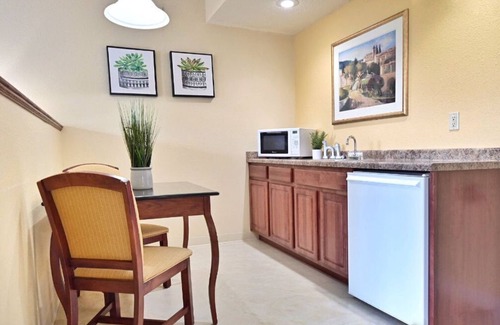 Pembine Apartment | Suite | 2 Queen Beds | Golf Course | Table Tennis
