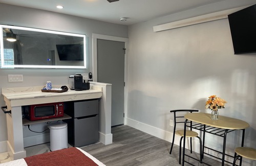 Custer Cabin | Suite 202 "The Bald Eagle"