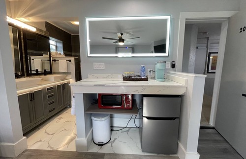 Custer Cabin | Suite 202 "The Bald Eagle"