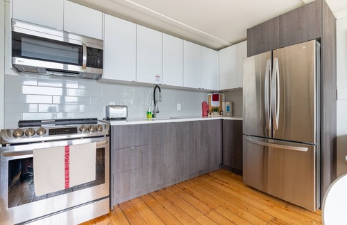 Wainfleet Cottage | Suite 209: Beautiful 2-Bedroom Beachfront Suite
