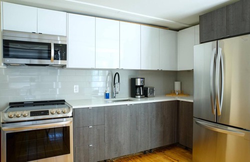 Wainfleet Cottage | Suite 215: Beautiful 2-Bedroom Beachfront Suite
