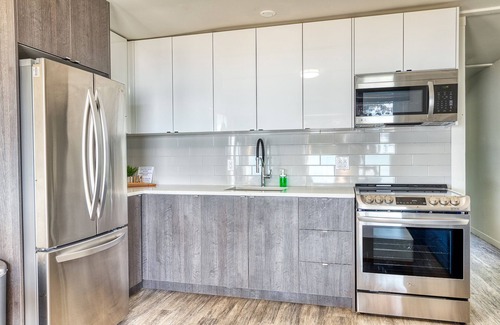 Wainfleet Cottage | Suite 215: Beautiful 2-Bedroom Beachfront Suite