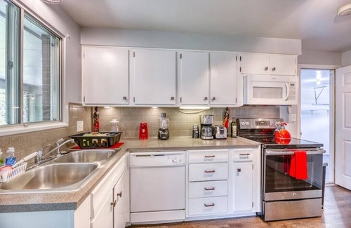 Morse Park Apartment | Suite 25 Veranda Nights – Boutique Medical Housing
