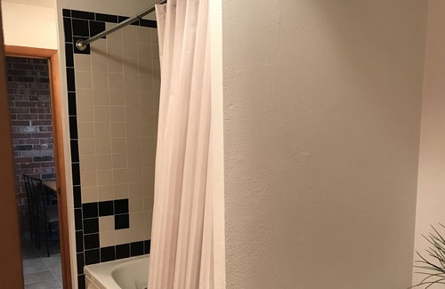 Gamaliel Apartment | Suite 3 - Bear De at Norfork Lake Ozark Mountain Lodge