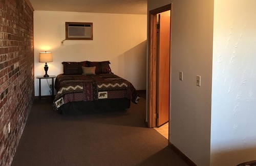 Gamaliel Apartment | Suite 3 - Bear De at Norfork Lake Ozark Mountain Lodge