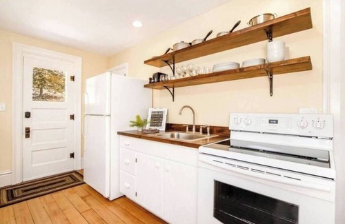 Marshland House | Suite #3 - Spacious King Suite -Mississippi River
