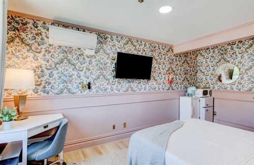 Springville Hotel | Suite 4 | Historic Art City Inn