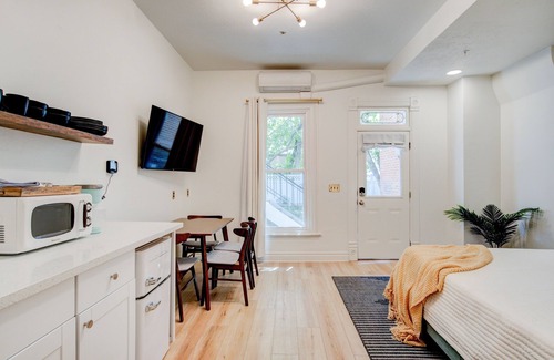 Springville Hotel | Suite 5 | Historic Art City Inn