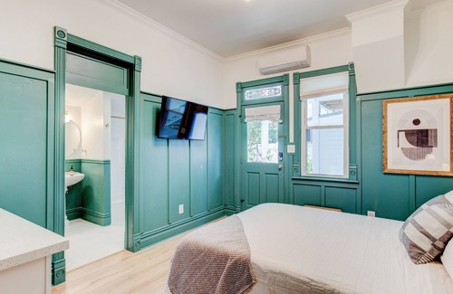 Springville Hotel | Suite 6 | Historic Art City Inn