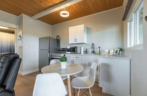 Bluewater Apartment | Suite 6 - Relax in beautiful Bayfield - 15min from Grand Bend