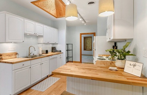 Lake Geneva Apartment | Suite 725 on Main |Recently Face-Lifted |Walkable Dwntwn Condo |Parking |Dining |Nightlife |Shopping