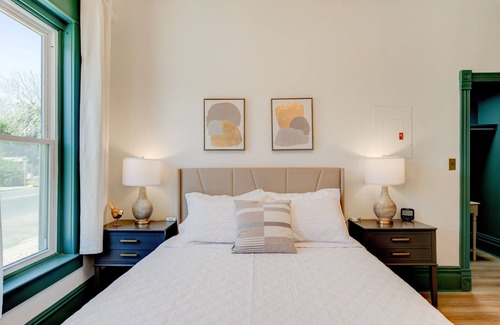 Springville Hotel | Suite 8 | Historic Art City Inn