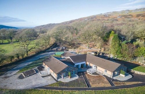 Pen-y-cae Apartment | Suite 8 - Sleeping Giant Hotel - Pen Y Cae Inn