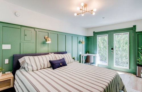 Springville Hotel | Suite 9 | Historic Art City Inn