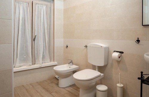 Mirandola House | Suite a due passi dal Duomo con Netfilx e WiFi