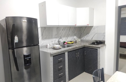 Portoviejo Apartment | suite acogedora y equipada, garaje con control, segura junto al parque Rotonda