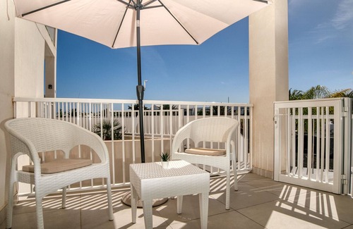 Costa Teguise Ski Chalet | Suite ANIAGUA Bright holiday home with pool view