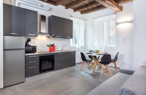 Robecco sul Naviglio Apartment | Suite apartment on Naviglio Castel view with balcony
